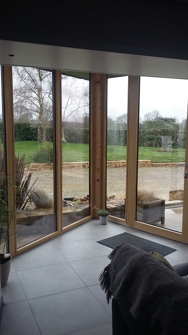 Menuiserie vue de l'int�rieur en bois et aluminium ext�rieur